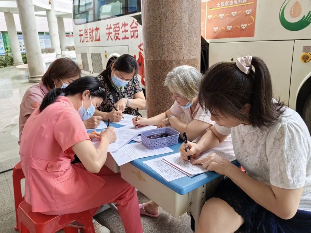 匯聚正能量，獻(xiàn)血傳愛心——柳州市兒童福利院開展無(wú)償獻(xiàn)血活動(dòng)